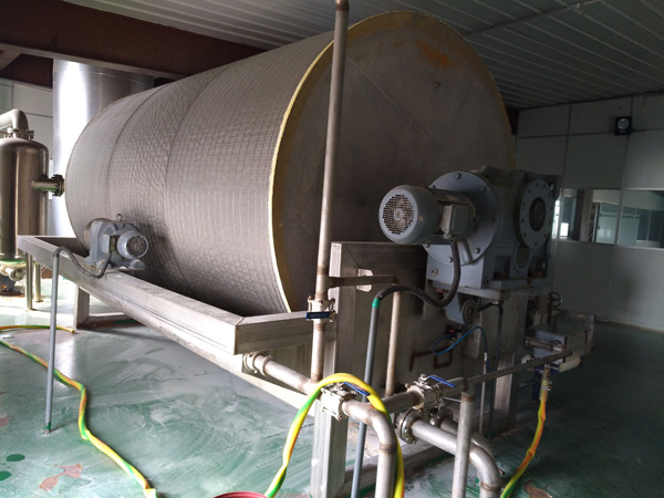 Vacuum drum filter for starch dehydration
