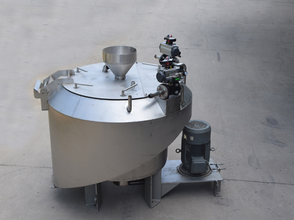 Horizontal centrifugal sieve